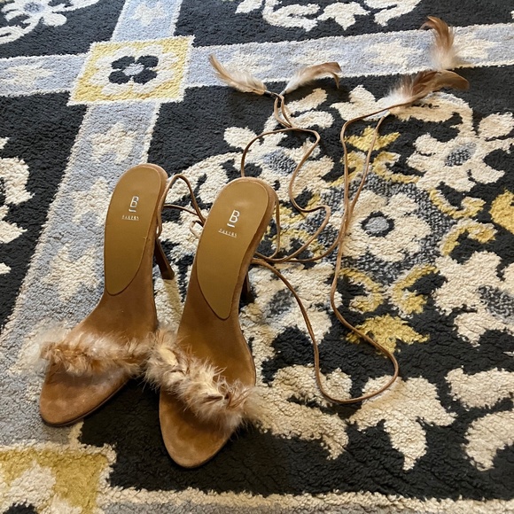 High heels - Picture 2 of 3